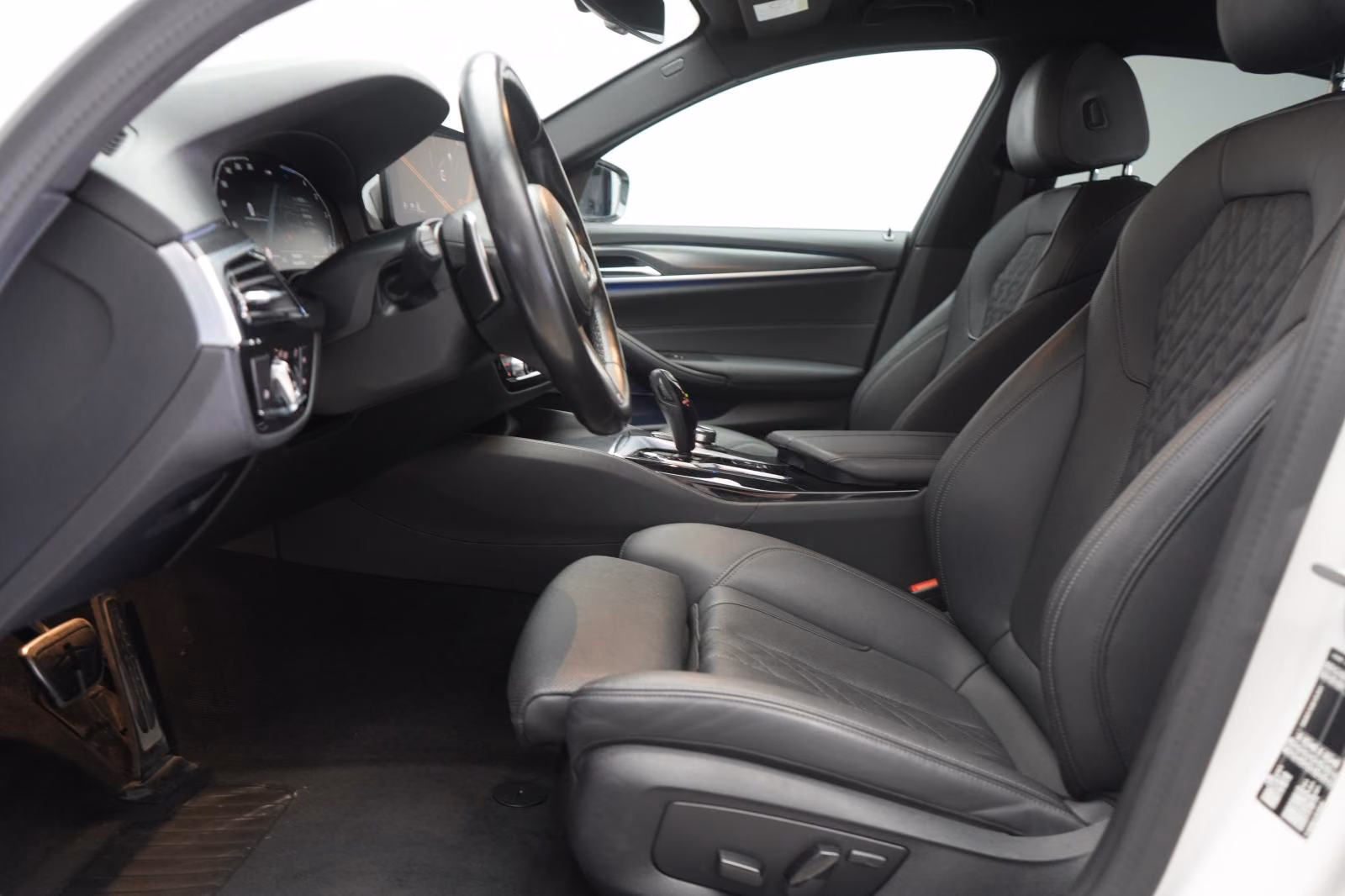 (B-323) BMW 520 d M-Sport Leder/Temp/Kamera/H&K/Carplay - Image 4