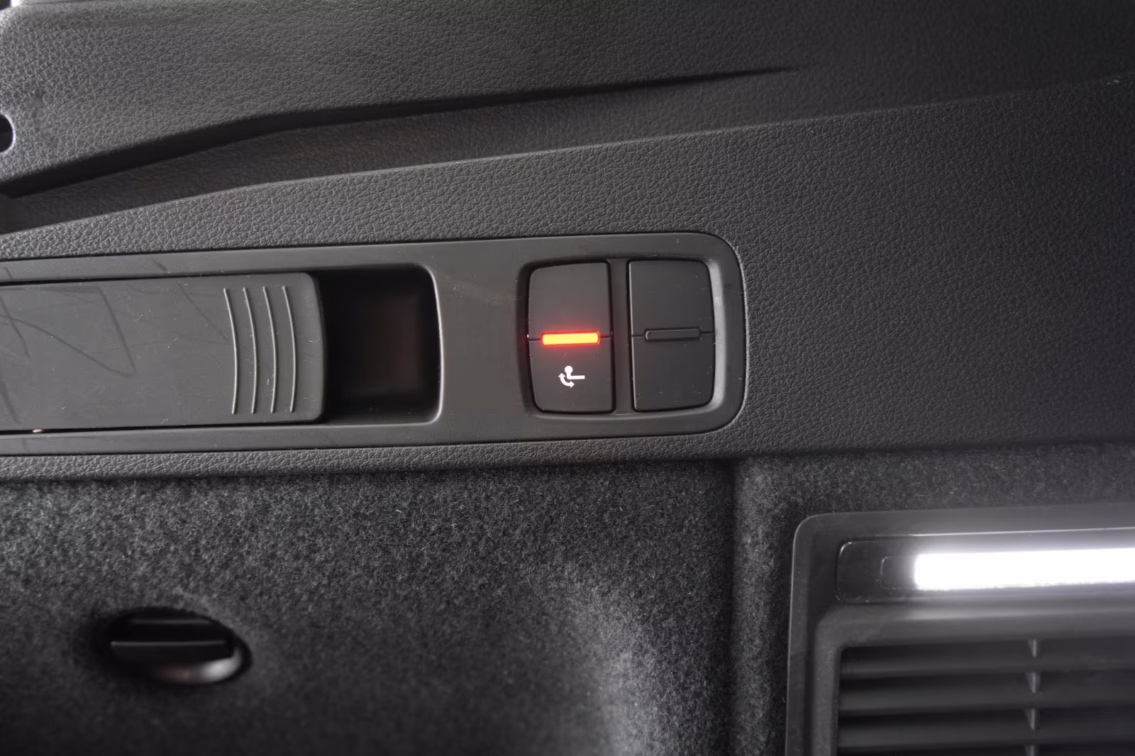 (B-356) Audi Q5 40 TDI quattro S tronic Temp/Virtual/AHK/LED - Image 24