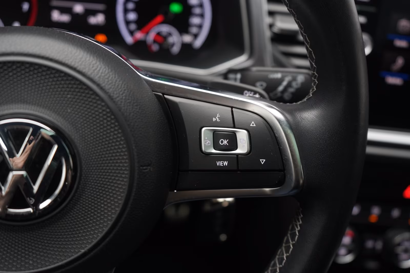 (B-629) Volkswagen T-Roc 1.5 TSI DSG R line Appconnect/Lane/Pano/Si - Image 15