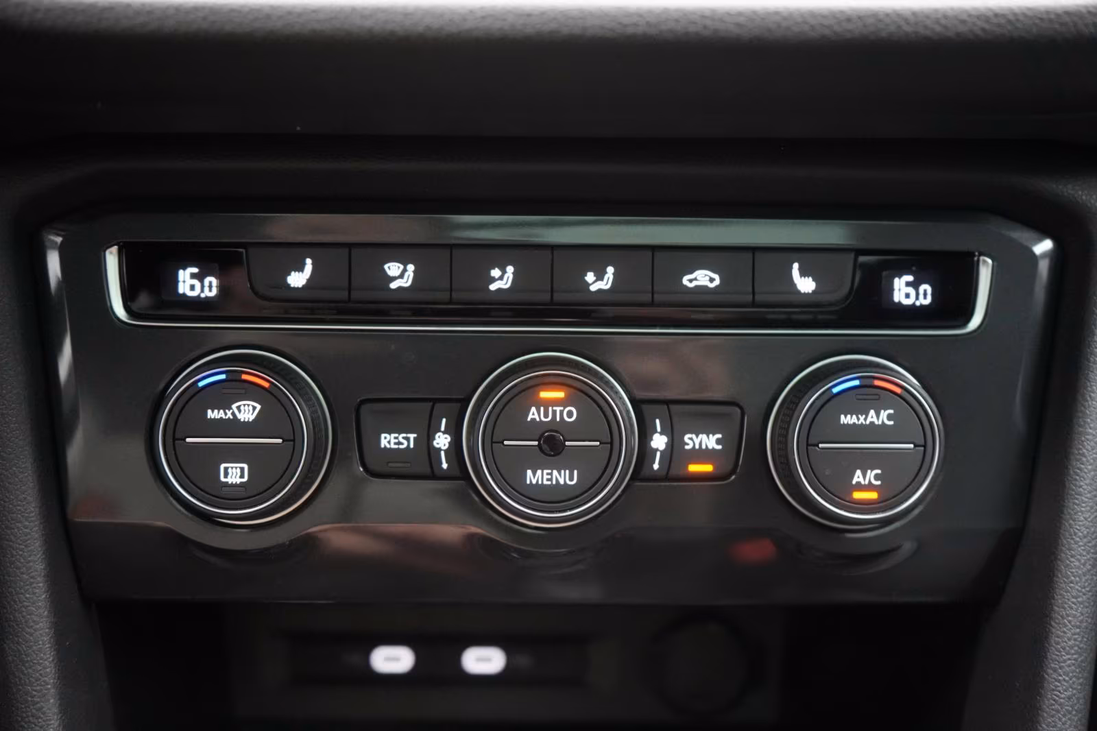 (B-592) Volkswagen Tiguan Allspace 2.0 TDI 4Motion DSG Highline R l - Image 13