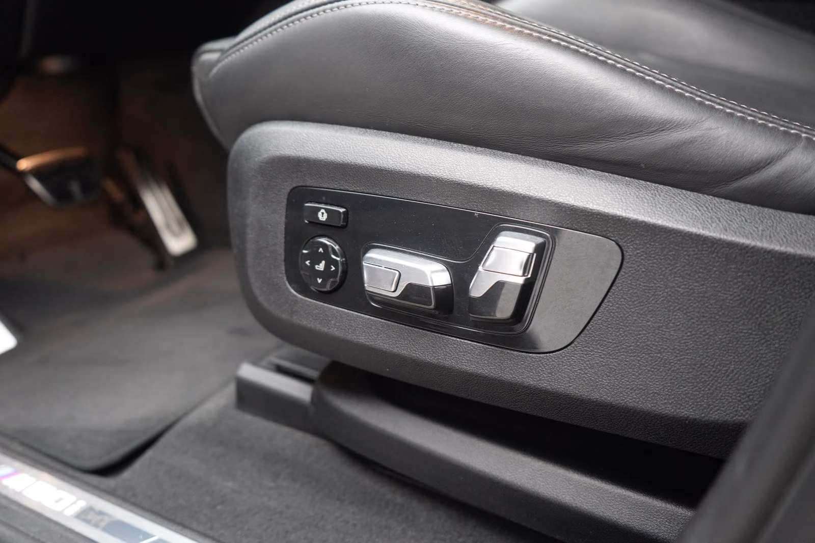 (B-058) BMW X6 M60 i xDrive Leder/HUD/Carbon/H&K/Kamera/AHK/ - Image 13