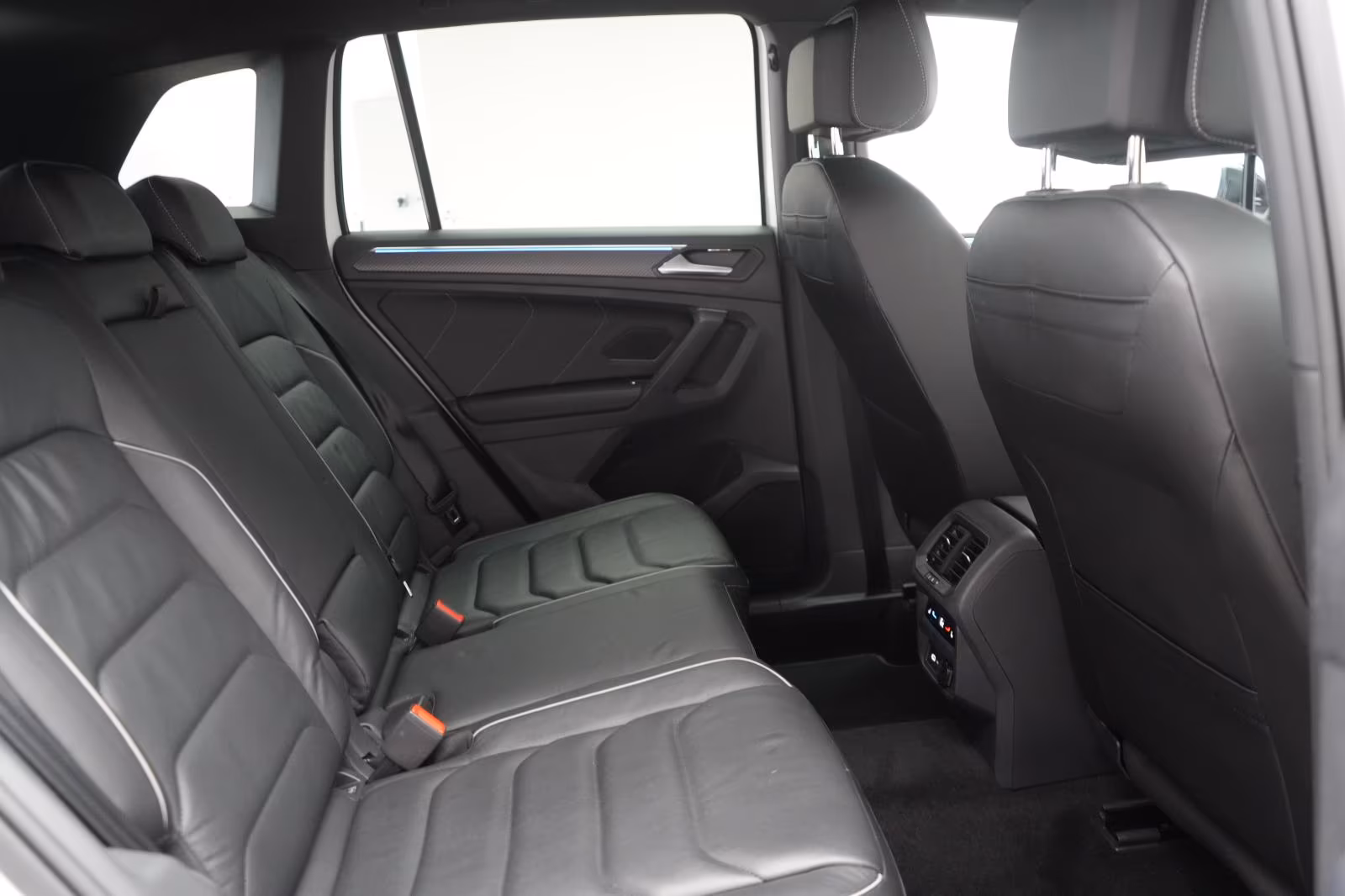 (B-422) Volkswagen(Hybrid) Tiguan 1.4 eHybrid DSG R Line ACC/Leder/HUD/Virt - Image 10