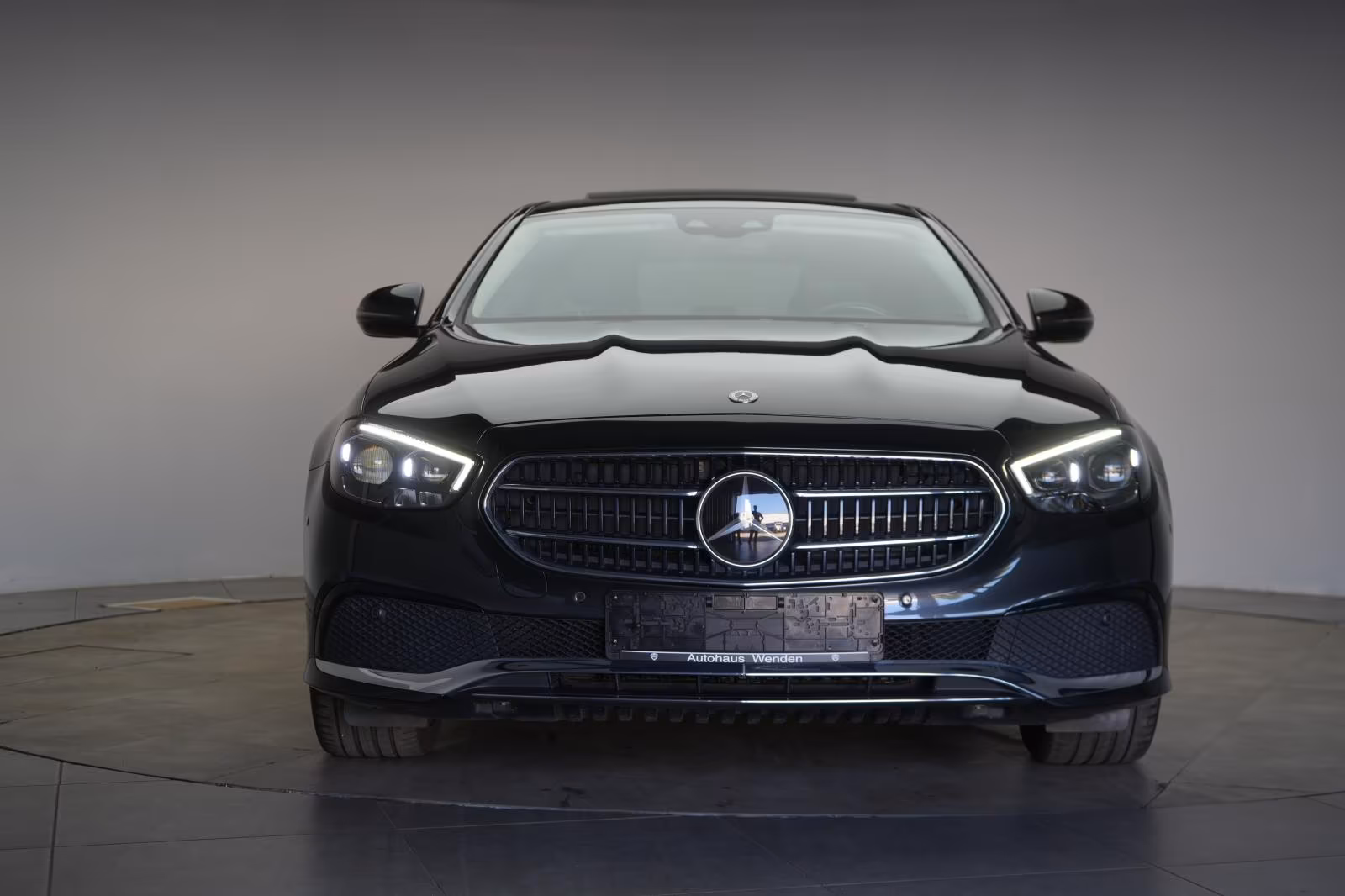 (B-099) Mercedes-Benz(Hybrid) E 300 de 9G-Tronic Avantgarde Distronic/Kamera - Image 2