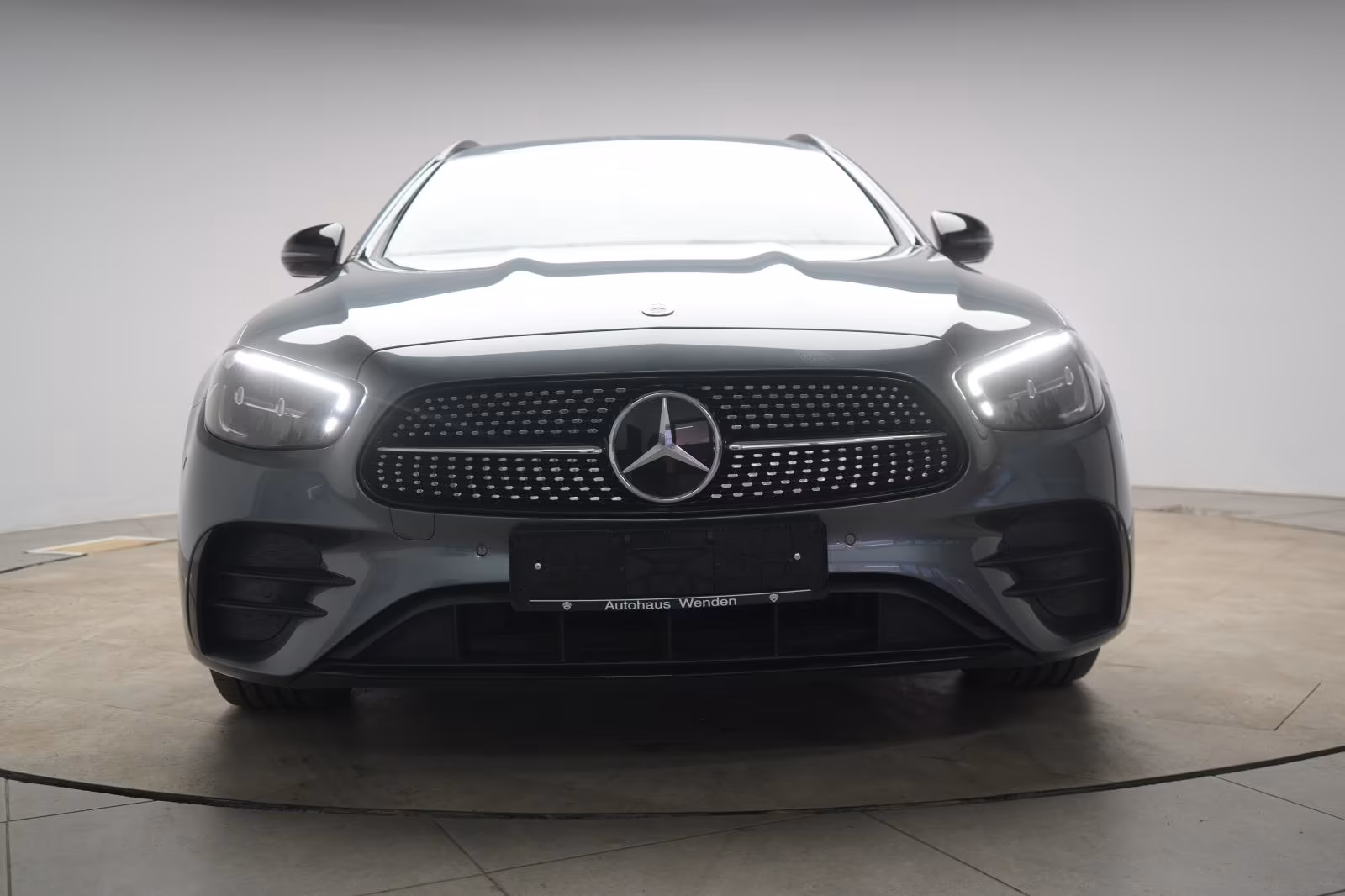 (B-483) Mercedes-Benz(Hybrid) E 300 e T 9G-Tronic AMG Distronic/Kamera/Lane/ - Image 2