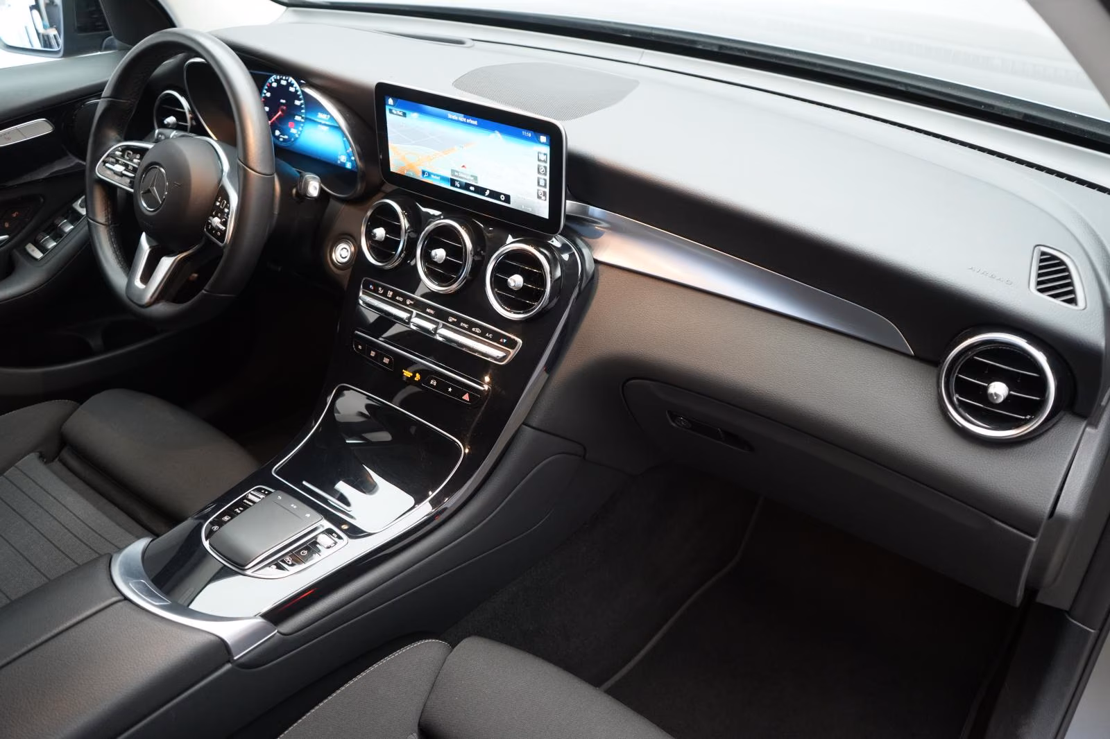 (B-582) Mercedes-Benz GLC 220 d 4Matic 9G-TRONIC Temp/Kamera/HU - Image 10
