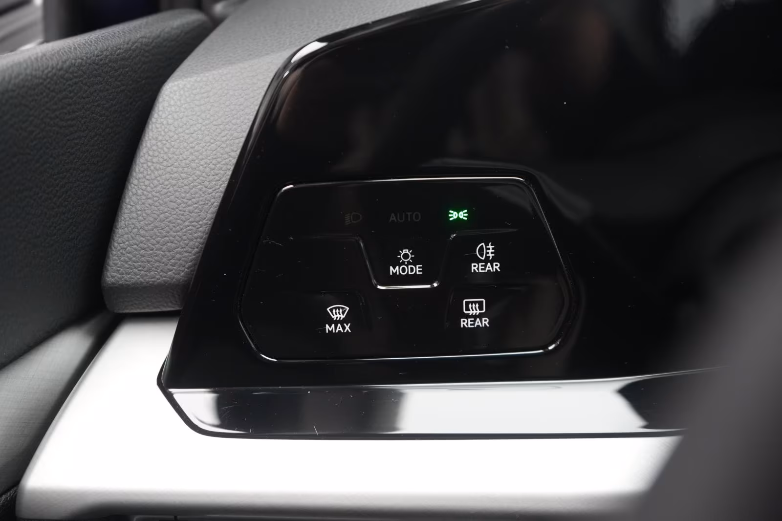 (B-323) Volkswagen Golf 1.5 eTSI DSG Life ACC/Kamera/Virtual/Lane/S - Image 18