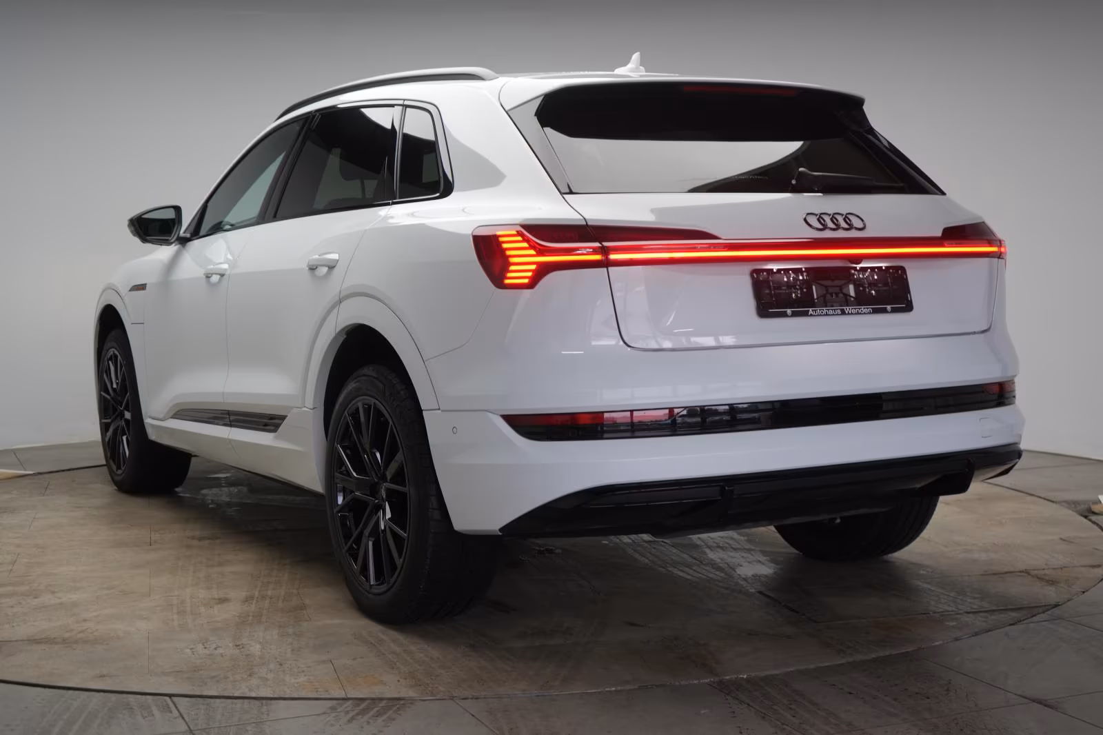 (B-506) Audi e-tron 55 quattro S line - Image 4