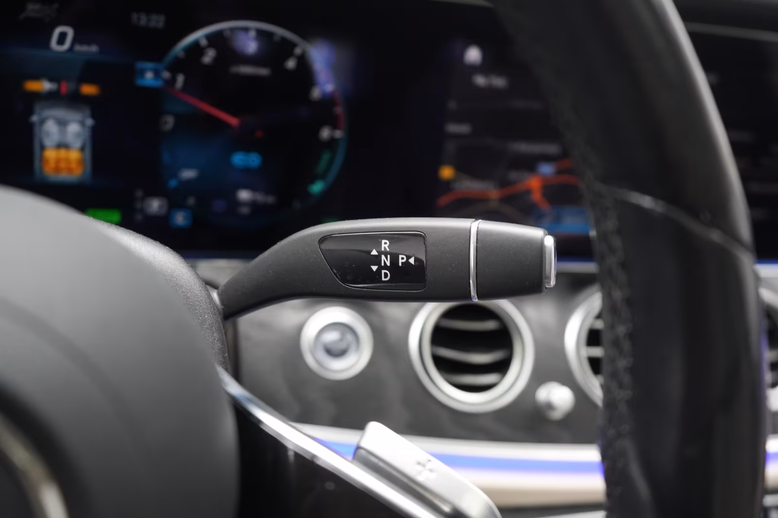(B-368) Mercedes-Benz(Hybrid) E 300 de 4Matic T 9G-Tronic Avantgarde Distronic - Image 17