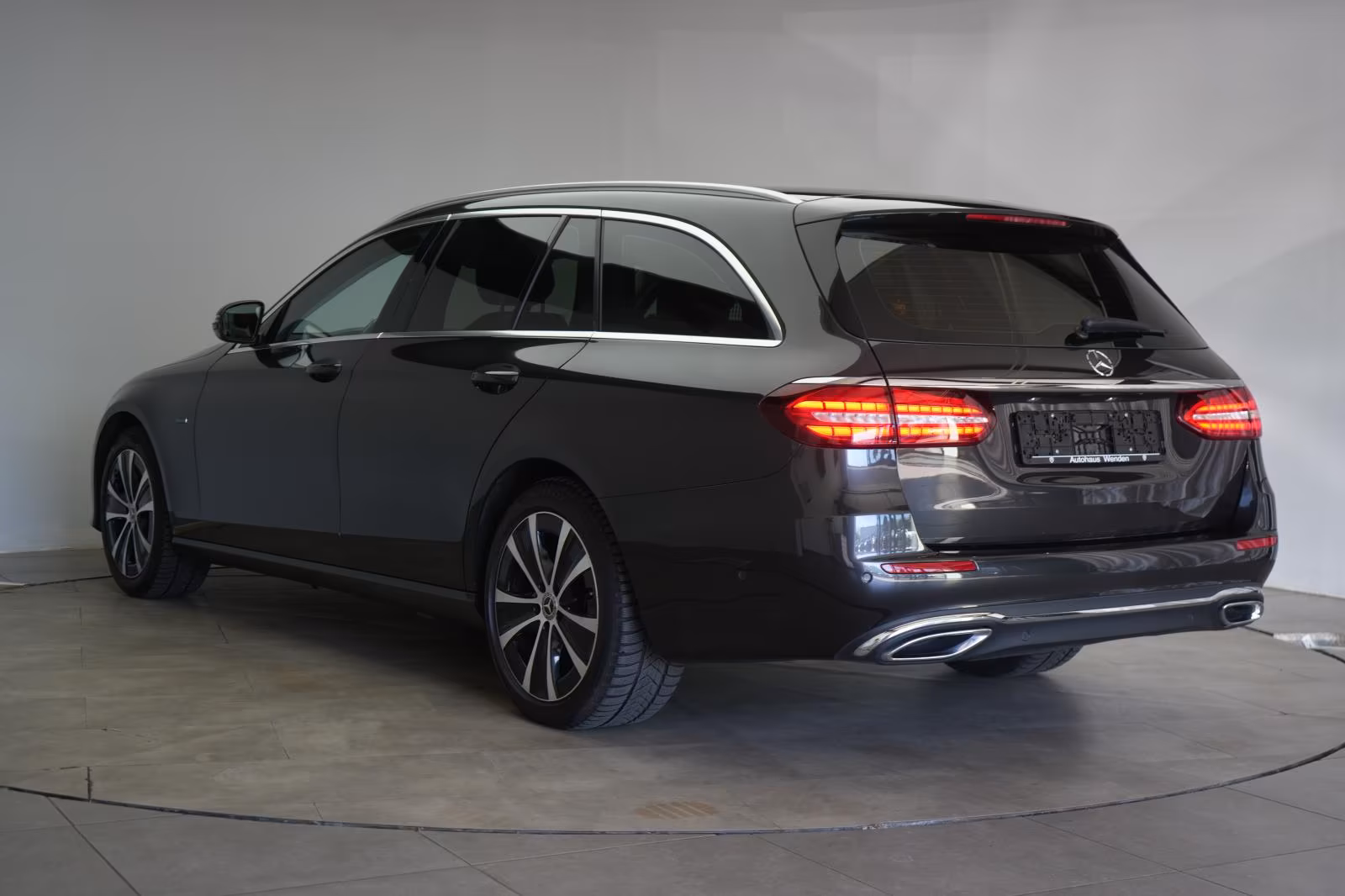 (B-360) Mercedes-Benz(Hybrid) E 300 e T 9G-Tronic Avantgarde Temp/Kamera/Pa - Image 4