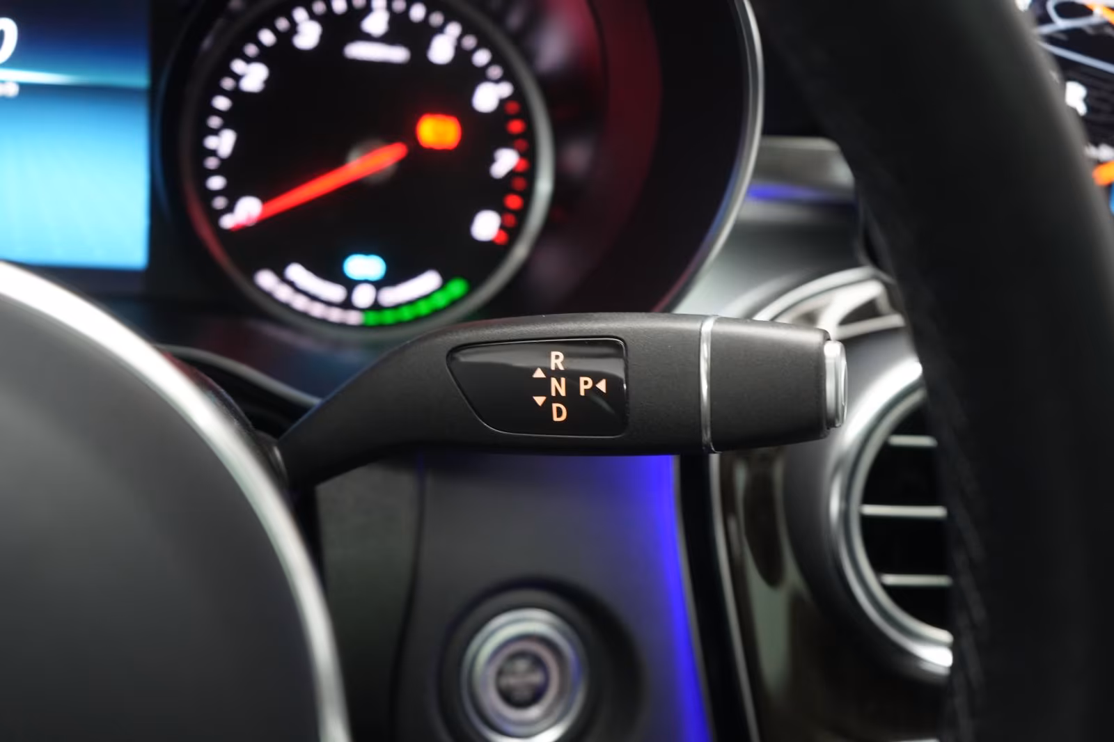 (B-233) Mercedes-Benz(Hybrid) GLC 300 e 4Matic 9G-Tronic Temp/Kamera/Pano/ - Image 18