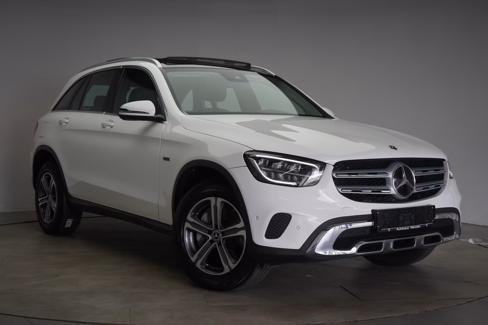 (B-216) Mercedes-Benz(Hybrid) GLC 300 de 4Matic 9G-Tronic Leder/Temp/Kamer - Image 1