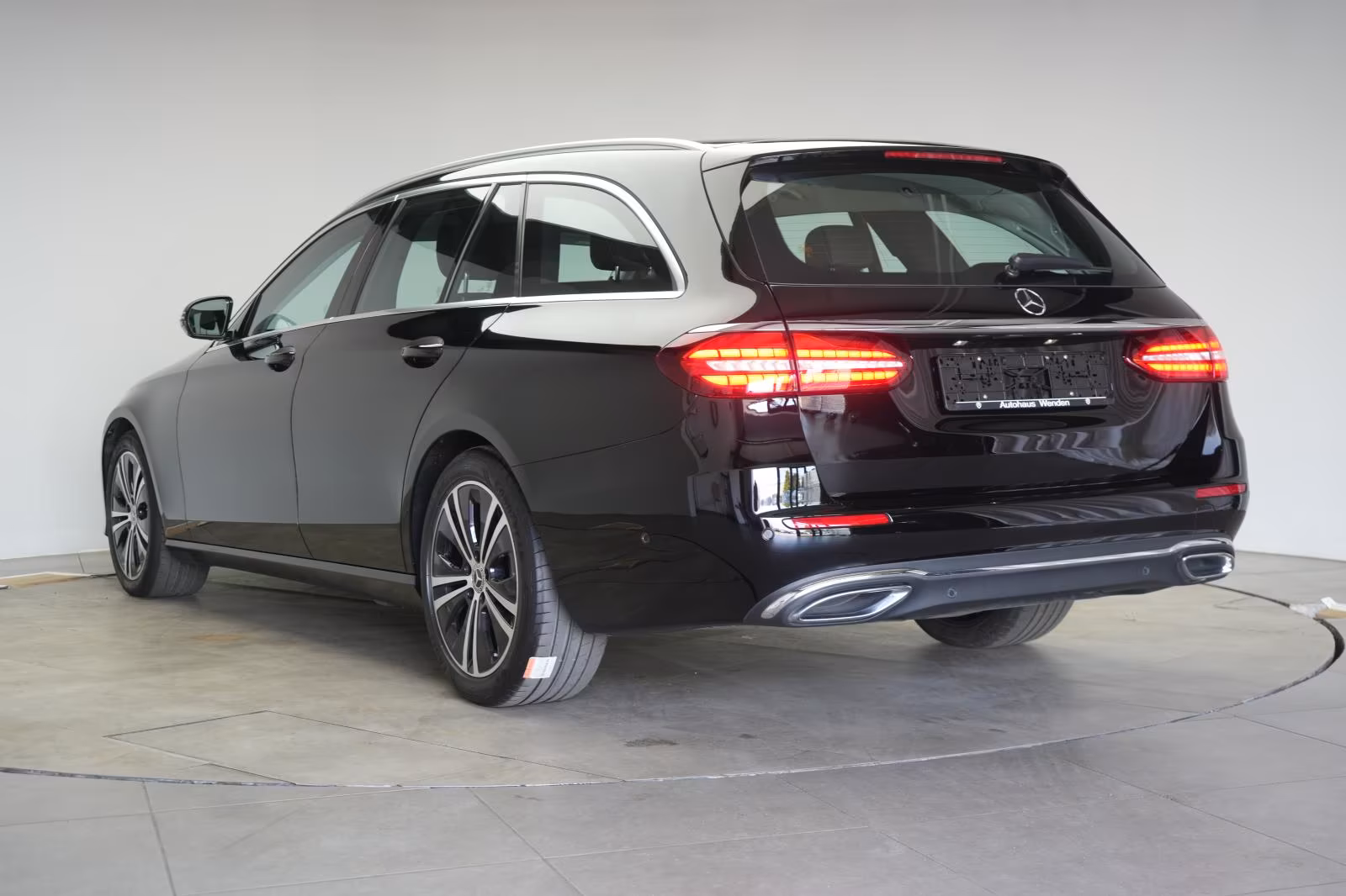 (B-195) Mercedes-Benz E 400 d 4Matic T 9G-Tronic Avantgarde CarPlay/Te - Image 4