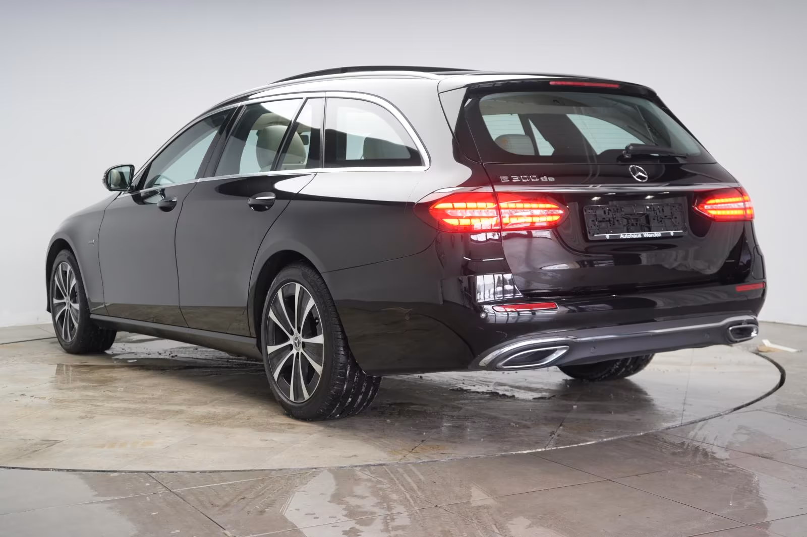 (B-662) Mercedes-Benz(Hybrid) E 300 de T 9G-Tronic Avantgarde Distronic/Kamera - Image 4