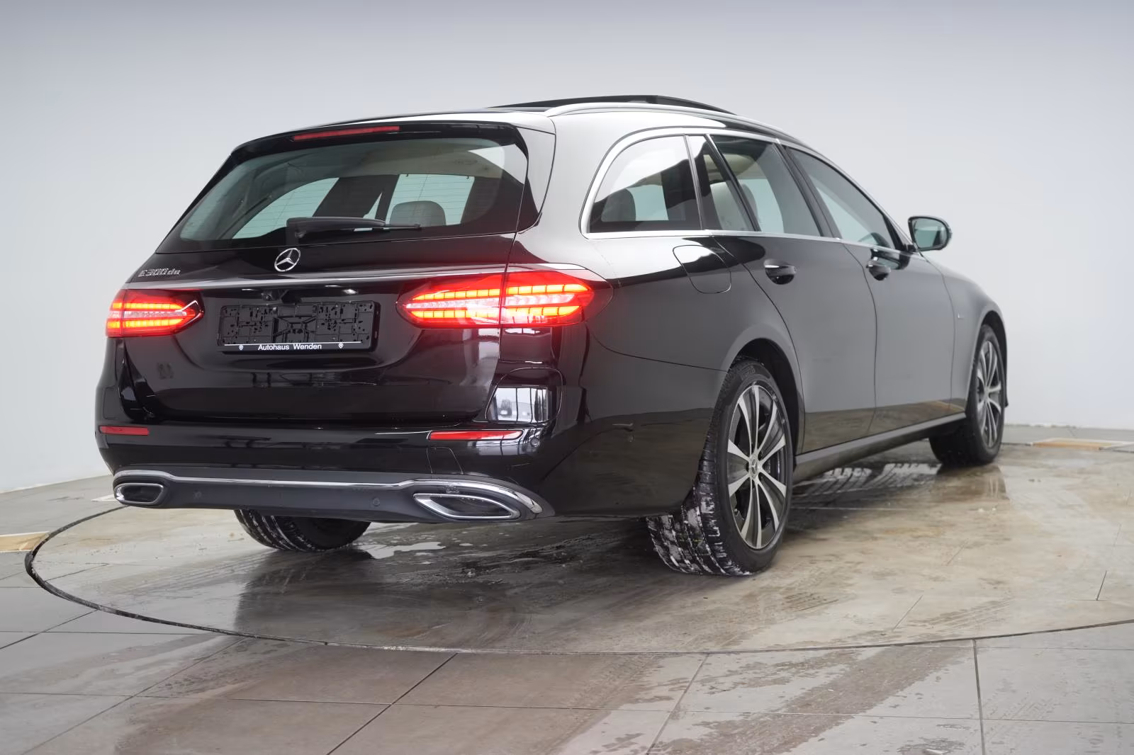 (B-662) Mercedes-Benz(Hybrid) E 300 de T 9G-Tronic Avantgarde Distronic/Kamera - Image 5