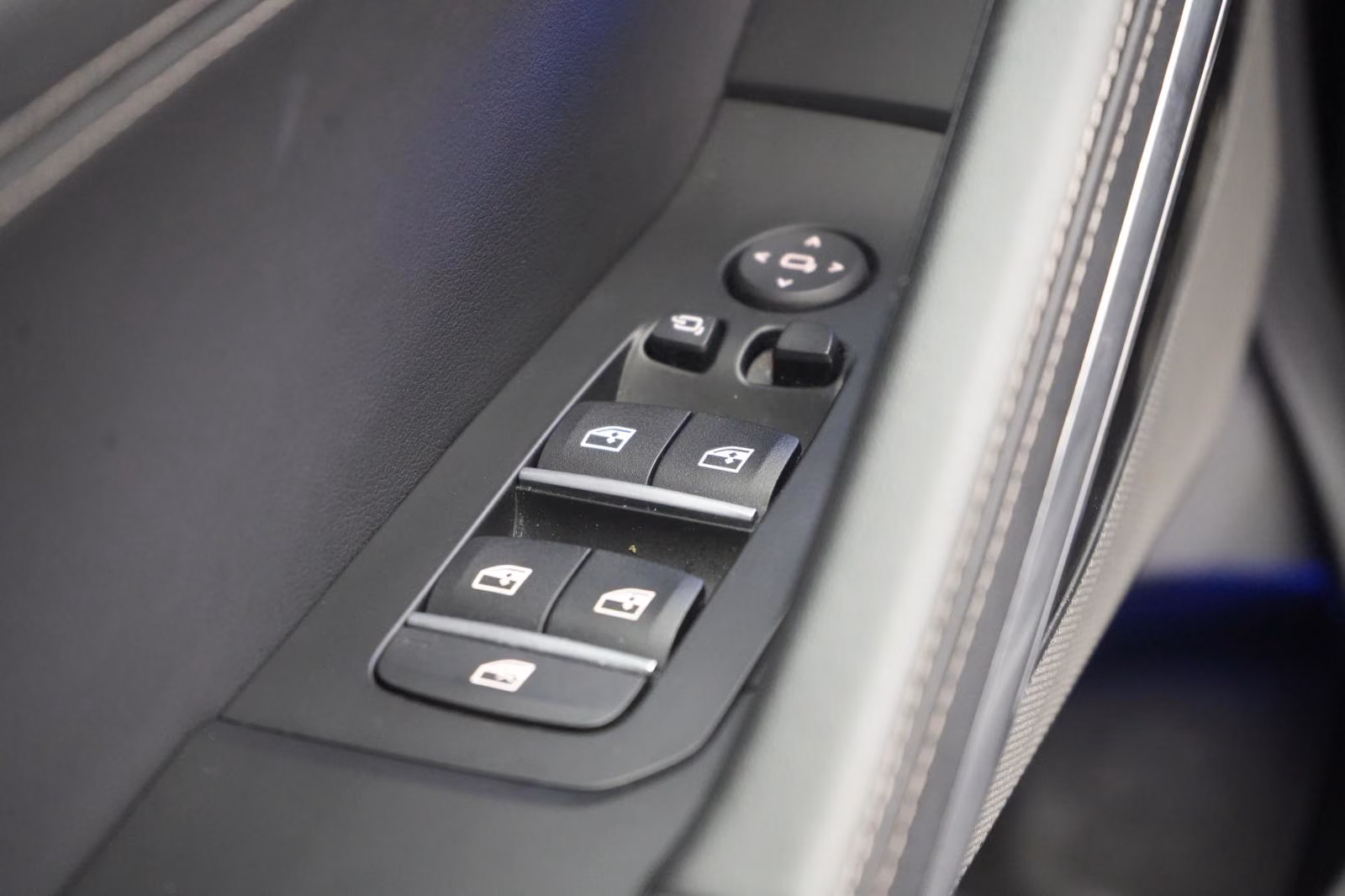 (B-058) BMW X6 M60 i xDrive Leder/HUD/Carbon/H&K/Kamera/AHK/ - Image 16