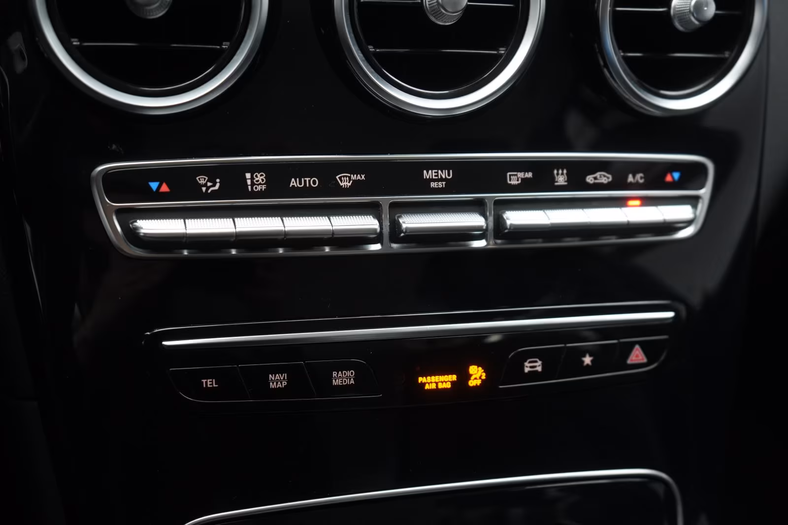 (B-178) Mercedes-Benz(Hybrid) GLC 300 de 4Matic 9G-Tronic AMG CarPlay/Temp/ - Image 14