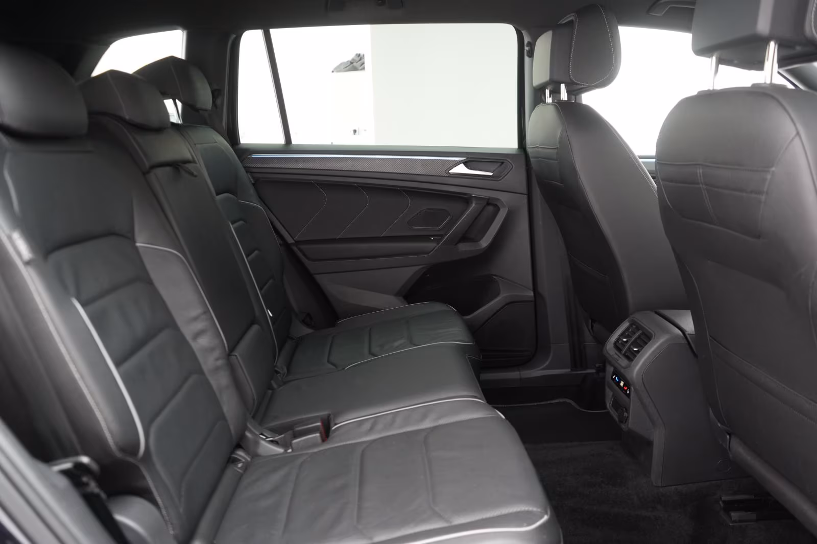 (B-373) Volkswagen Tiguan Allspace 2.0 TDI SCR 4Motion DSG R-Line - Image 11