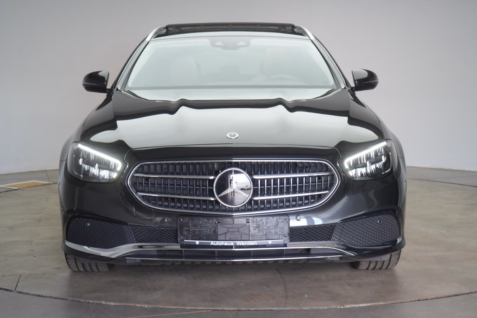 (B-193) Mercedes-Benz(Hybrid) E 300 de T 9G-TRONIC Avantgarde Leder/Distronic/ - Image 2