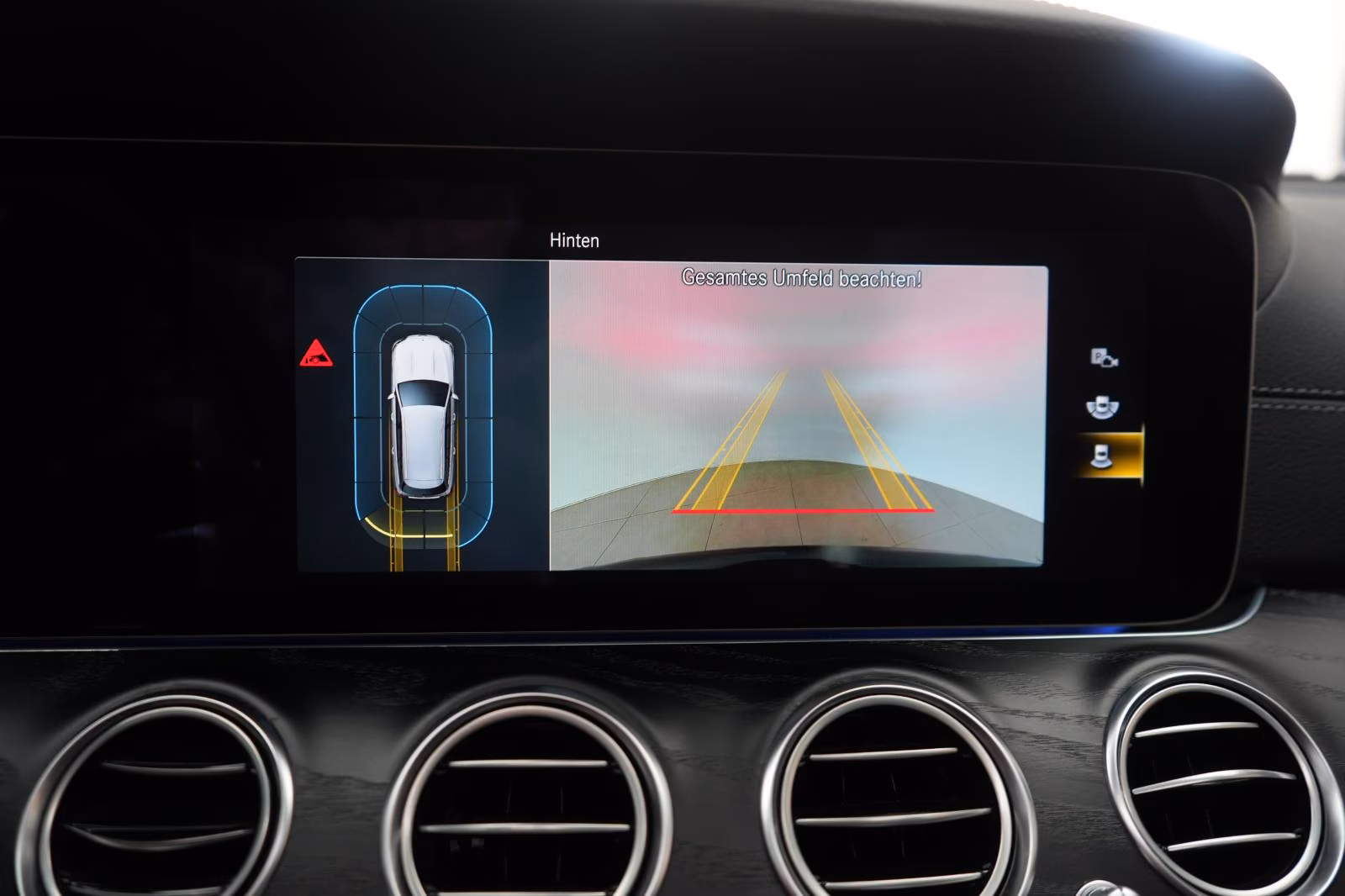(B-150) Mercedes-Benz(Hybrid) E 300 e T AMG Distronic/Kamera/Pano/Carplay/Lane - Image 20