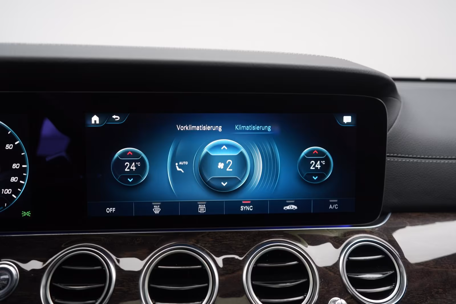 (B-093) Mercedes-Benz(Hybrid) E 300 e 9G-Tronic AMG Line - Image 18