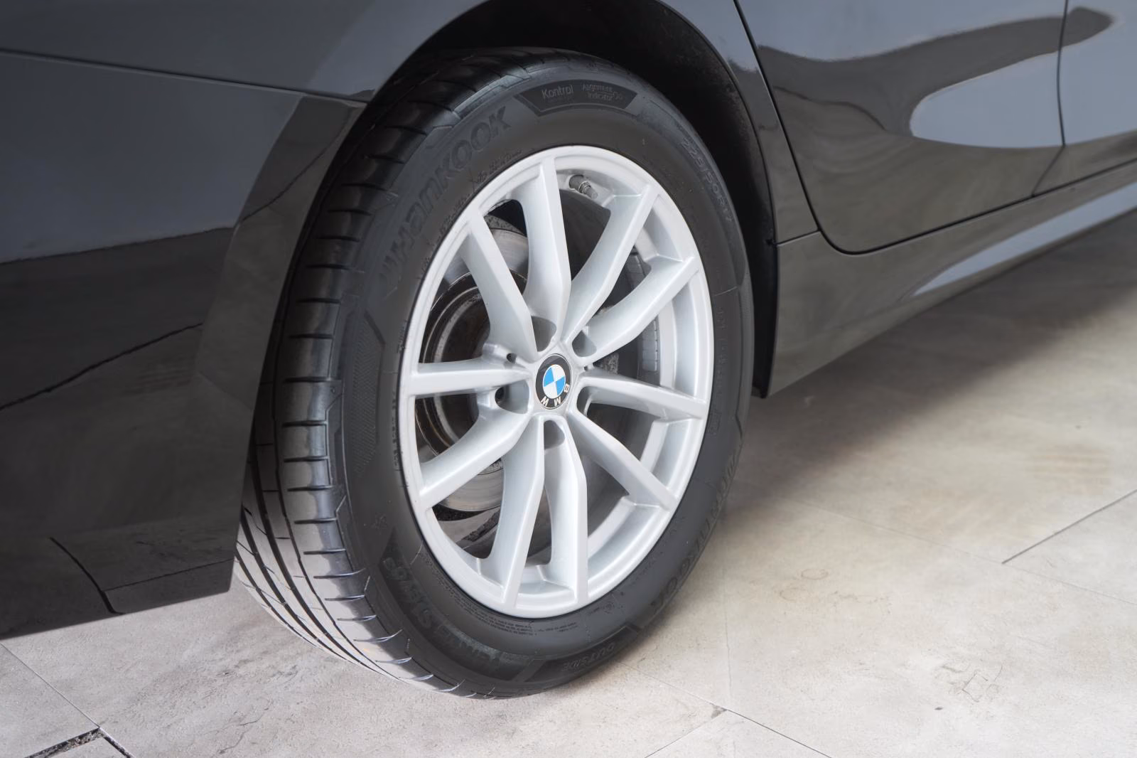 (B-425) BMW 320 i Leder/Temp/Hifi/Wide/CarPlay/Lane - Image 25