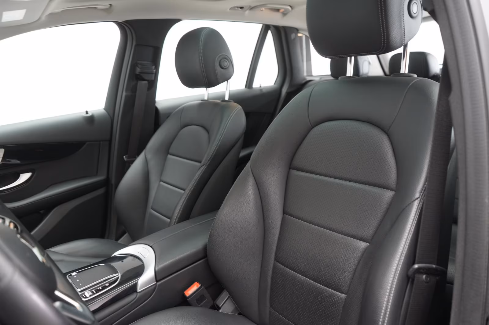 (B-354) Mercedes-Benz(Hybrid) GLC 300 de 4Matic 9G-Tronic Leder/Temp/Kamera - Image 6