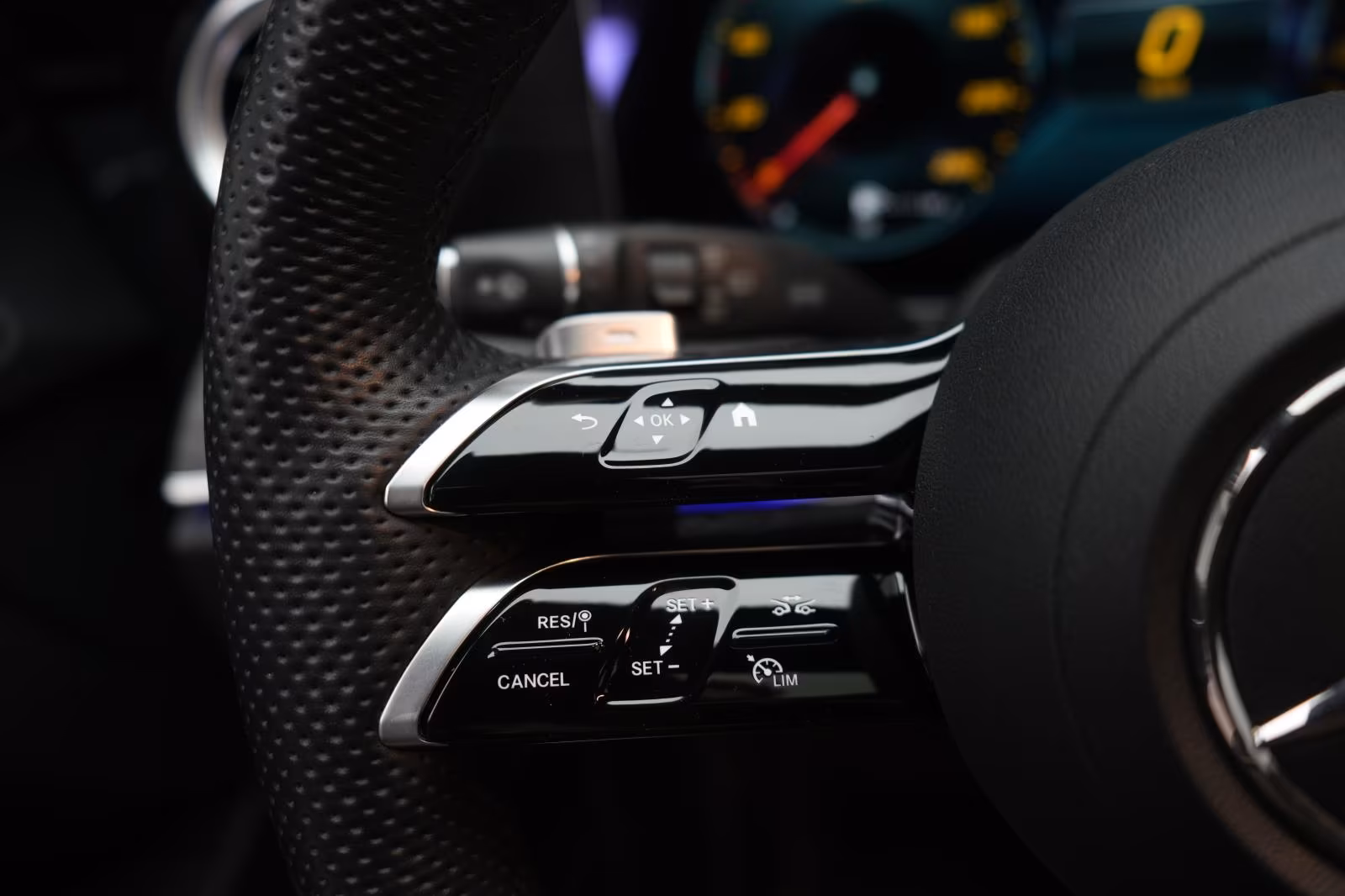 (B-141) Mercedes-Benz(Hybrid) E 300 de T 9G-Tronic AMG Distronic/Kamera/Pano - Image 16