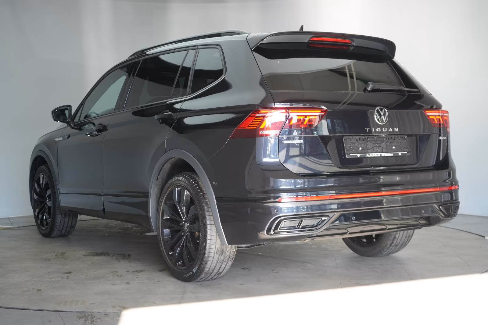 (B-589) Volkswagen Tiguan Allspace 2.0 TDI 4Motion DSG R-Line ACC/K - Image 4