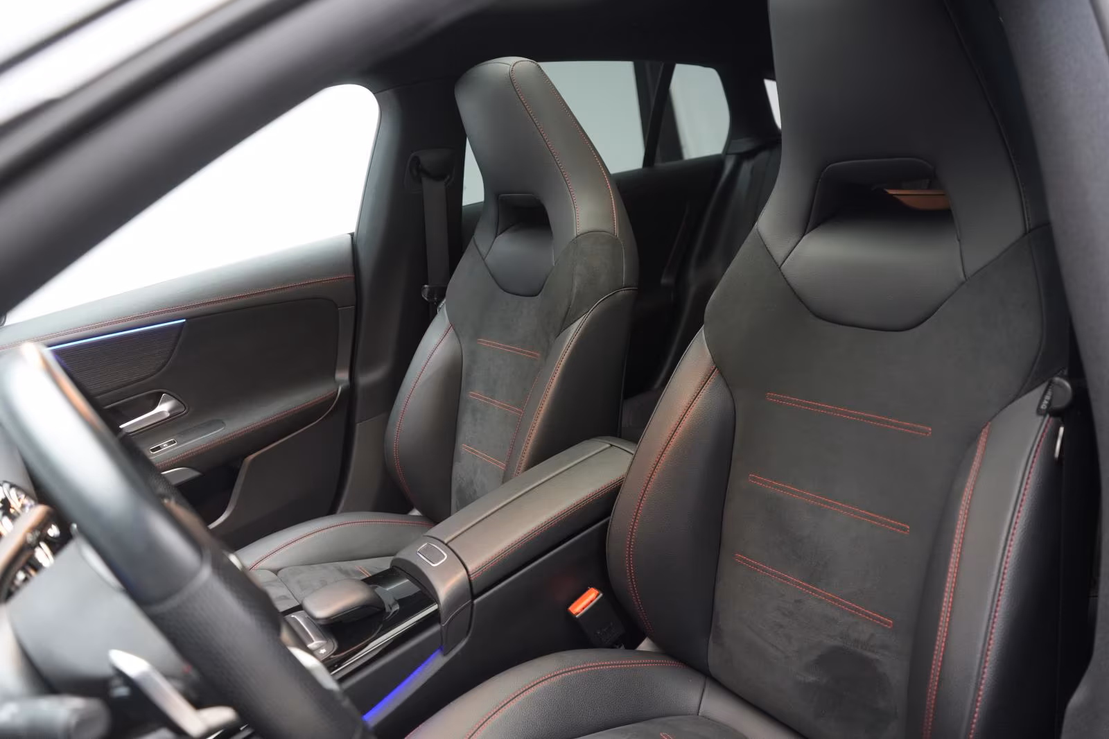 (B-710) Mercedes-Benz CLA 220 Shooting Brake d 8G-DCT AMG Distronic/K - Image 8