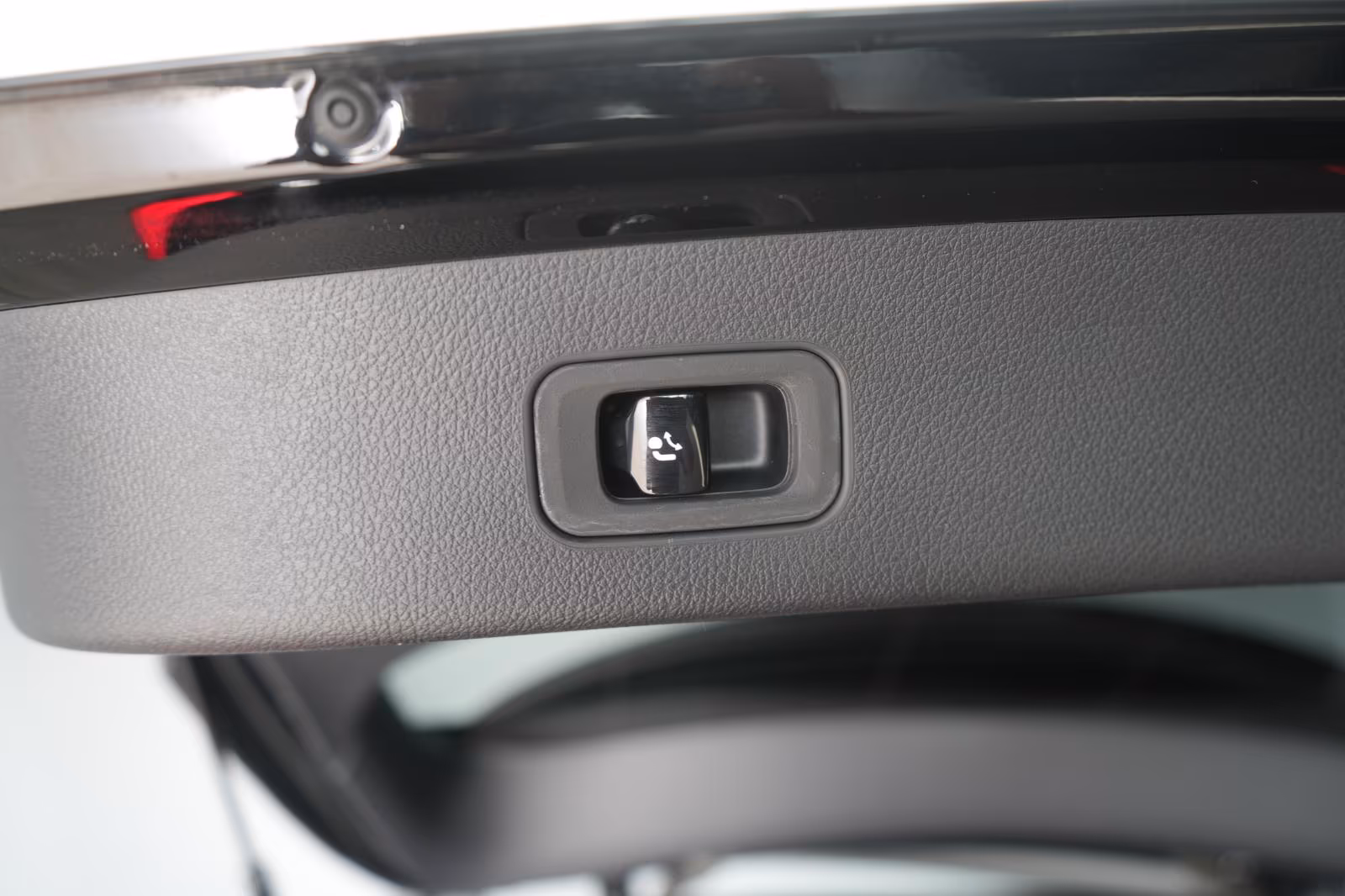 (B-232) Mercedes-Benz(Hybrid) GLC 300 e 4Matic 9G-Tronic AMG Leder/Distronic/ - Image 26