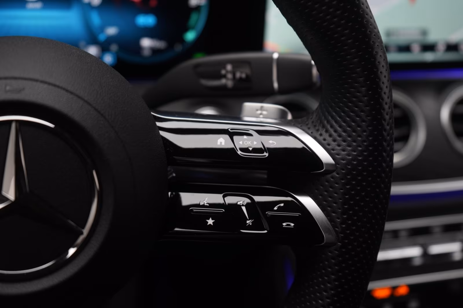 (B-115) Mercedes-Benz(Hybrid) E 300 e T 9G-Tronic AMG Softclose/Leder/HUD/Bu - Image 16