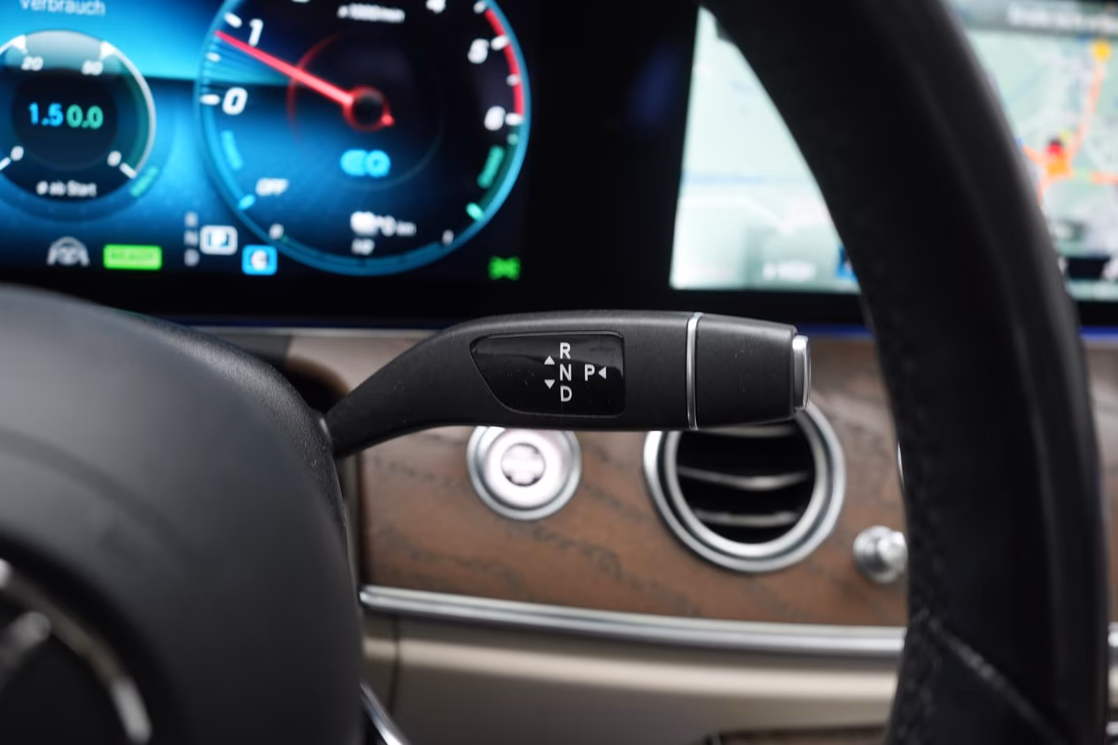 (B-662) Mercedes-Benz(Hybrid) E 300 de T 9G-Tronic Avantgarde Distronic/Kamera - Image 17
