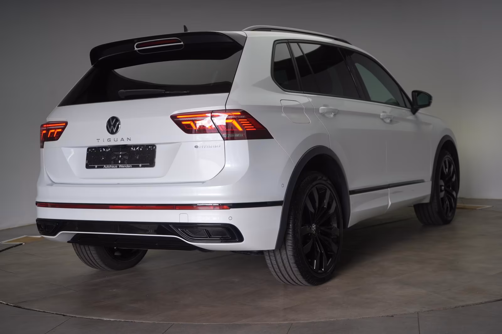 (B-422) Volkswagen(Hybrid) Tiguan 1.4 eHybrid DSG R Line ACC/Leder/HUD/Virt - Image 5