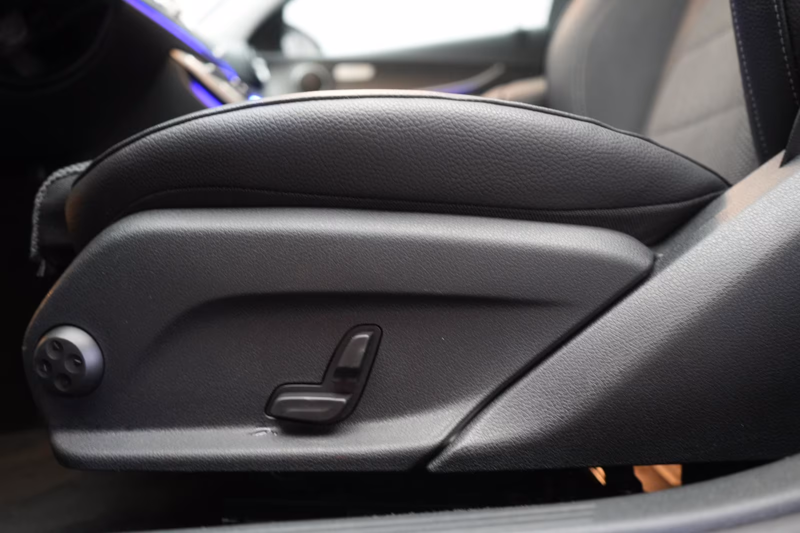 (B-664) Mercedes-Benz(Hybrid) E 300 E T 9G-Tronic Leder/Temp/Kamera/Pano/A - Image 16