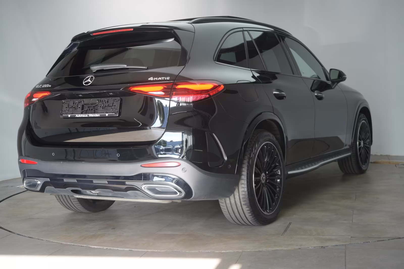 (B-232) Mercedes-Benz(Hybrid) GLC 300 e 4Matic 9G-Tronic AMG Leder/Distronic/ - Image 5