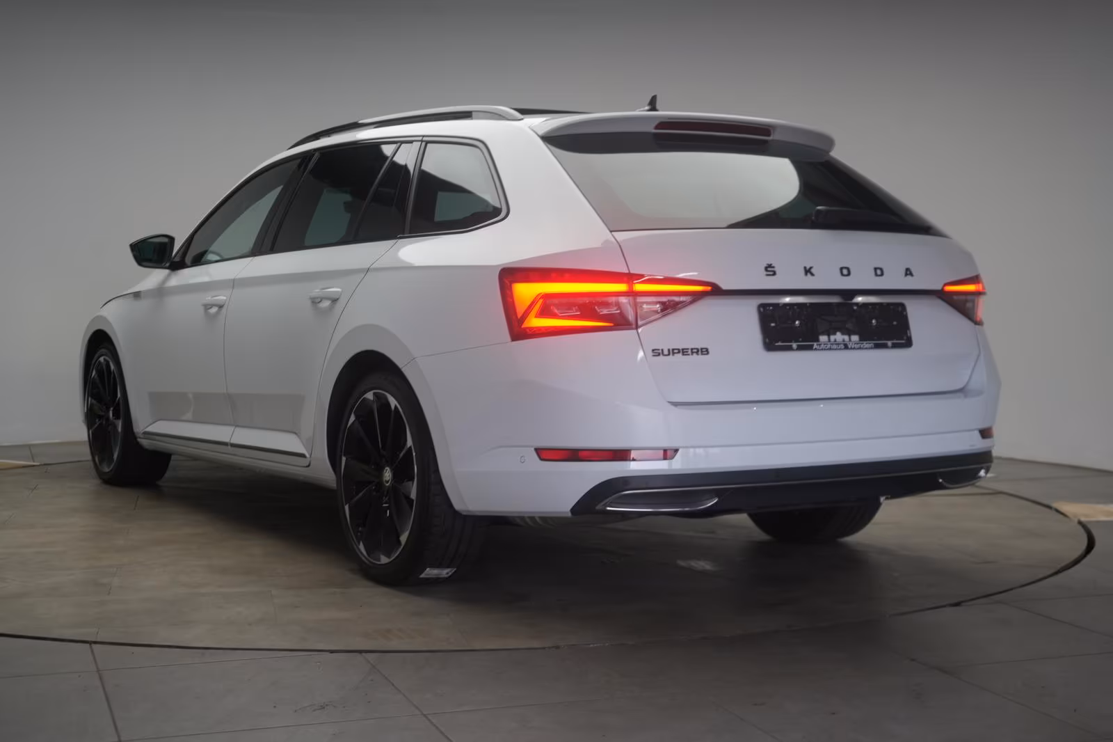 (B-357) Skoda Superb 2.0 TDI Sportline ACC/Kamera/Virtual/Pano - Image 4