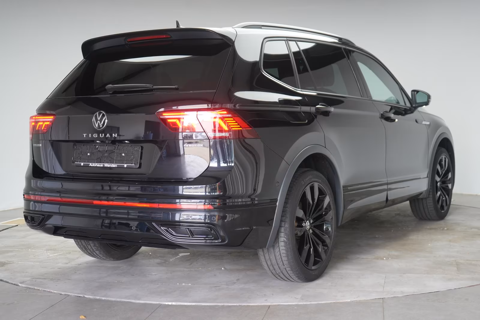 (B-374) Volkswagen Tiguan Allspace 2.0 TDI 4Motion DSG R line Navi/ - Image 5