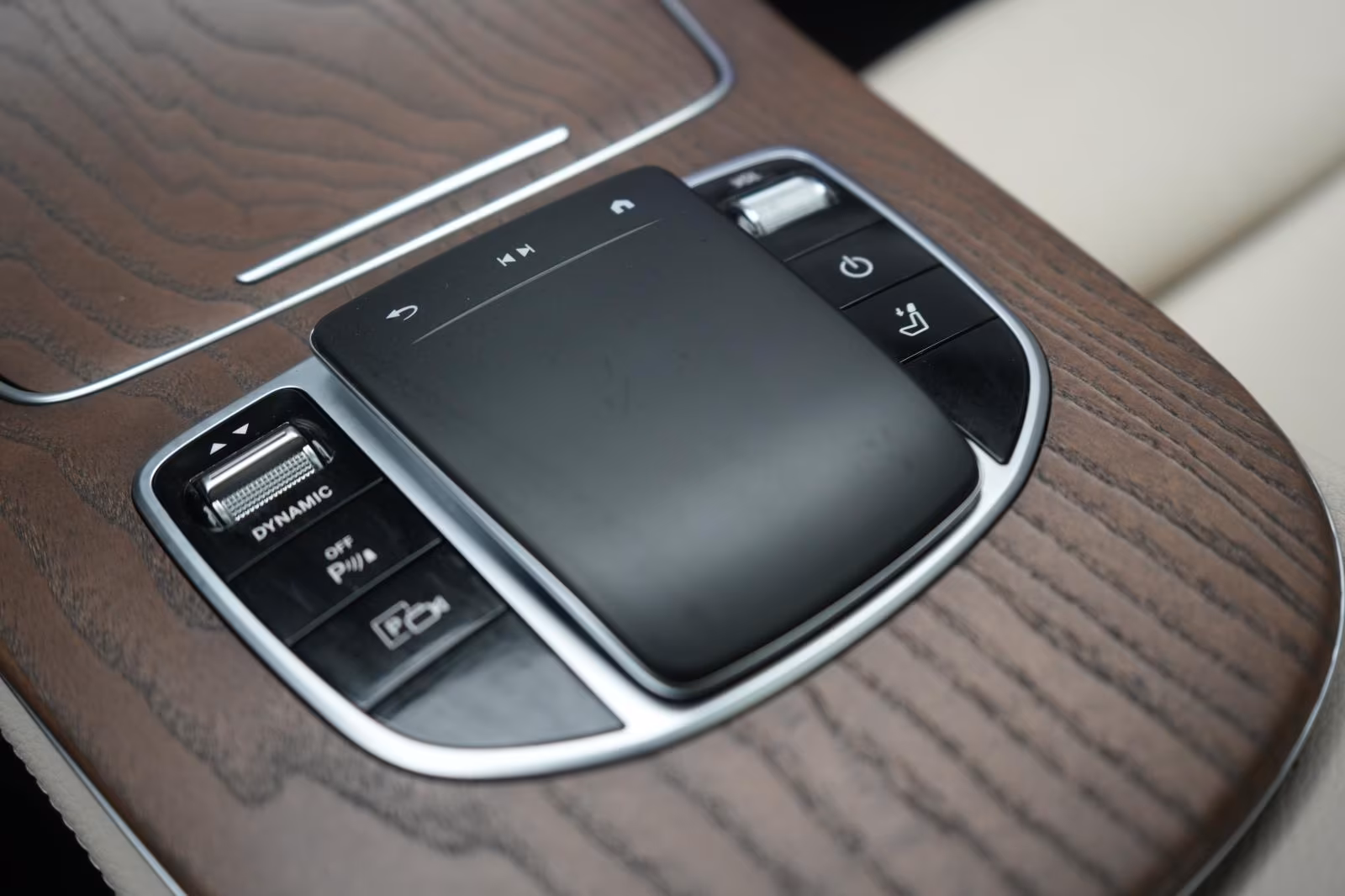 (B-662) Mercedes-Benz(Hybrid) E 300 de T 9G-Tronic Avantgarde Distronic/Kamera - Image 15