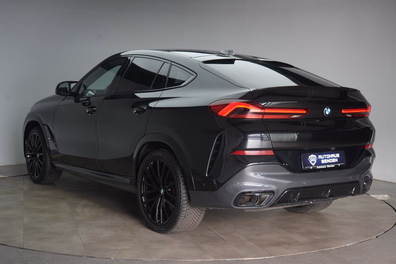 (B-006) BMW X6 M60 i xDrive Leder/HUD/SkyLounge/H&K/360Kamer - Image 4