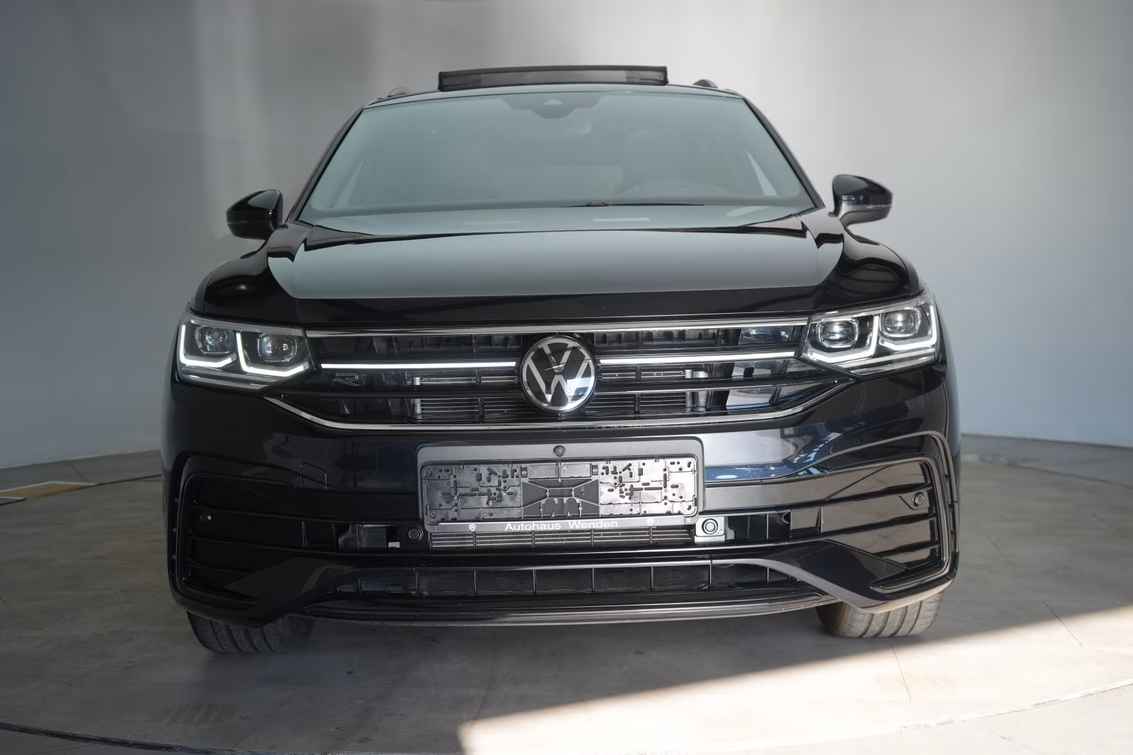 (B-589) Volkswagen Tiguan Allspace 2.0 TDI 4Motion DSG R-Line ACC/K - Image 2
