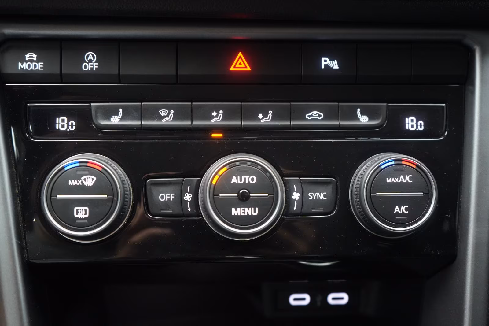 (B-264) Volkswagen T-Roc 1.5 TSI DSG Active CarPlay/ACC/Lane/AHK - Image 15