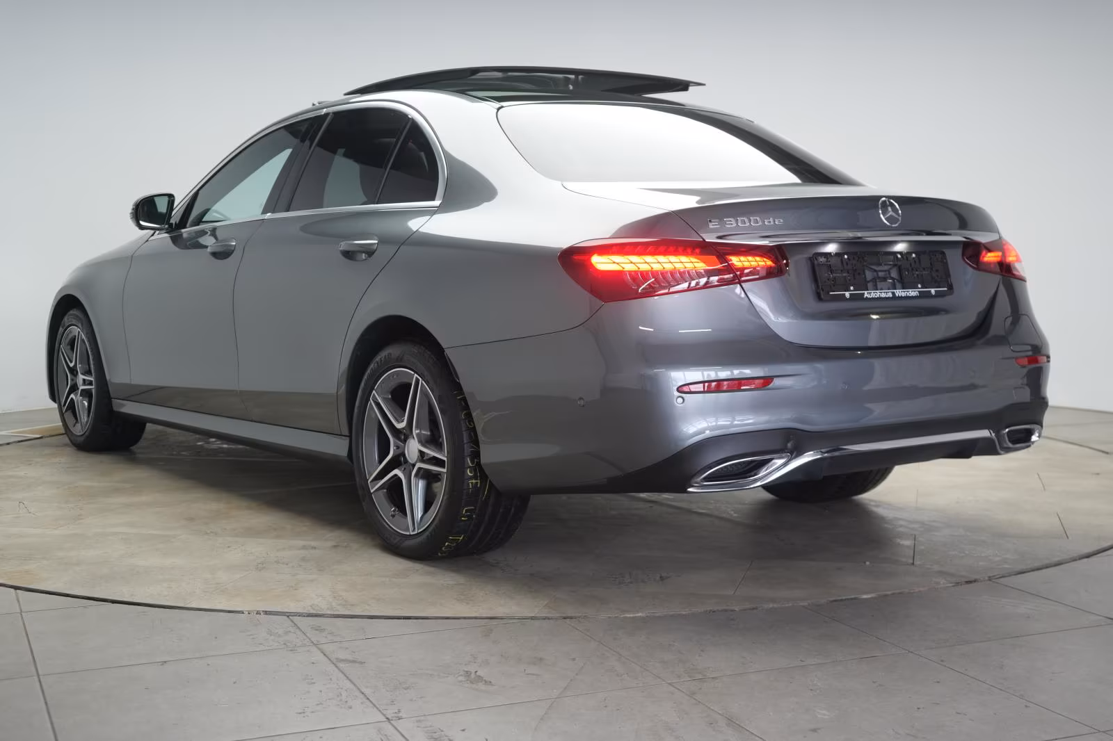 (B-355) Mercedes-Benz(Hybrid) E 300 de 9G-Tronic AMG Distronic/Kamera/Pano/L - Image 4