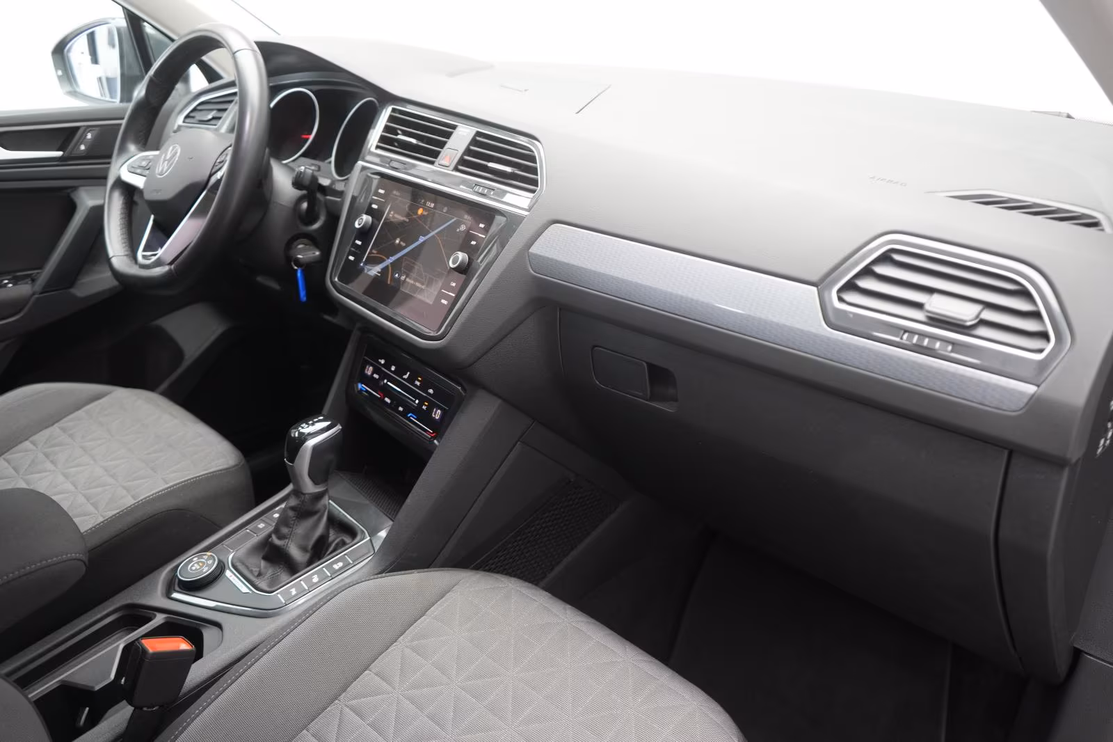 (B-133) Volkswagen Tiguan 2.0 TDI 4Motion DSG Navi/ACC/AHK - Image 10