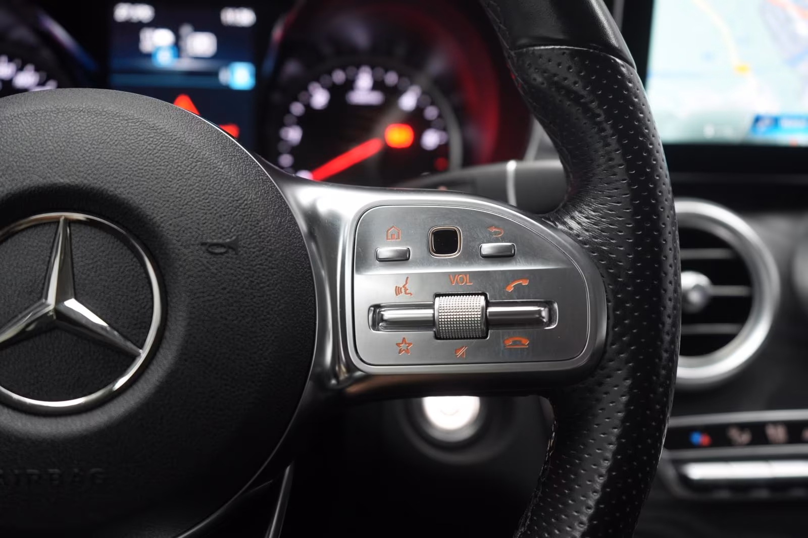 (B-084) Mercedes-Benz(Hybrid) GLC 300 de 4Matic 9G-Tronic AMG Line CarPlay/ - Image 14