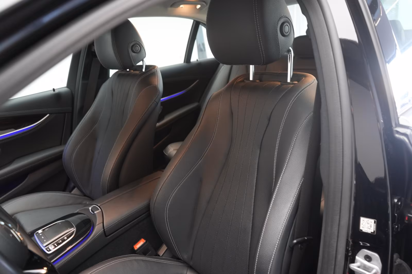 (B-128) Mercedes-Benz(Hybrid) E 300 de 9G-Tronic Exclusive Leder/Distronic/Ka - Image 7