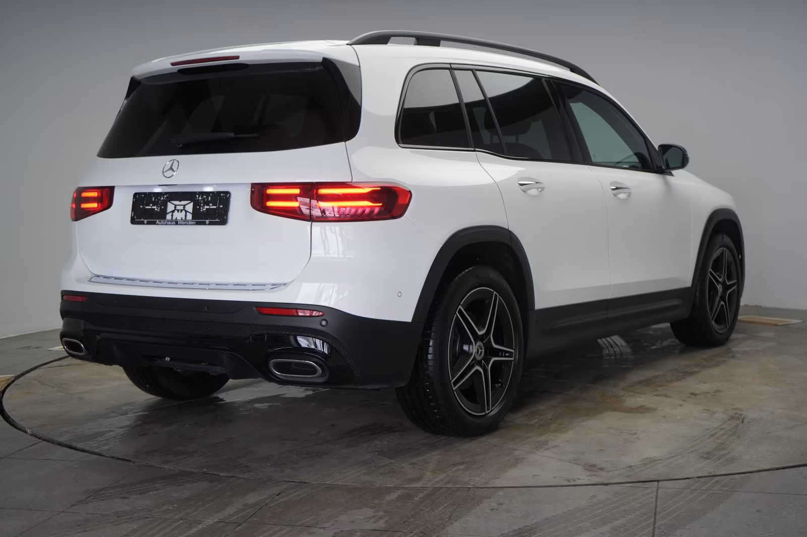 (B-708)  Mercedes-Benz GLB 220 d 4Matic 8G-DCT AMG Line Advanced - Image 5