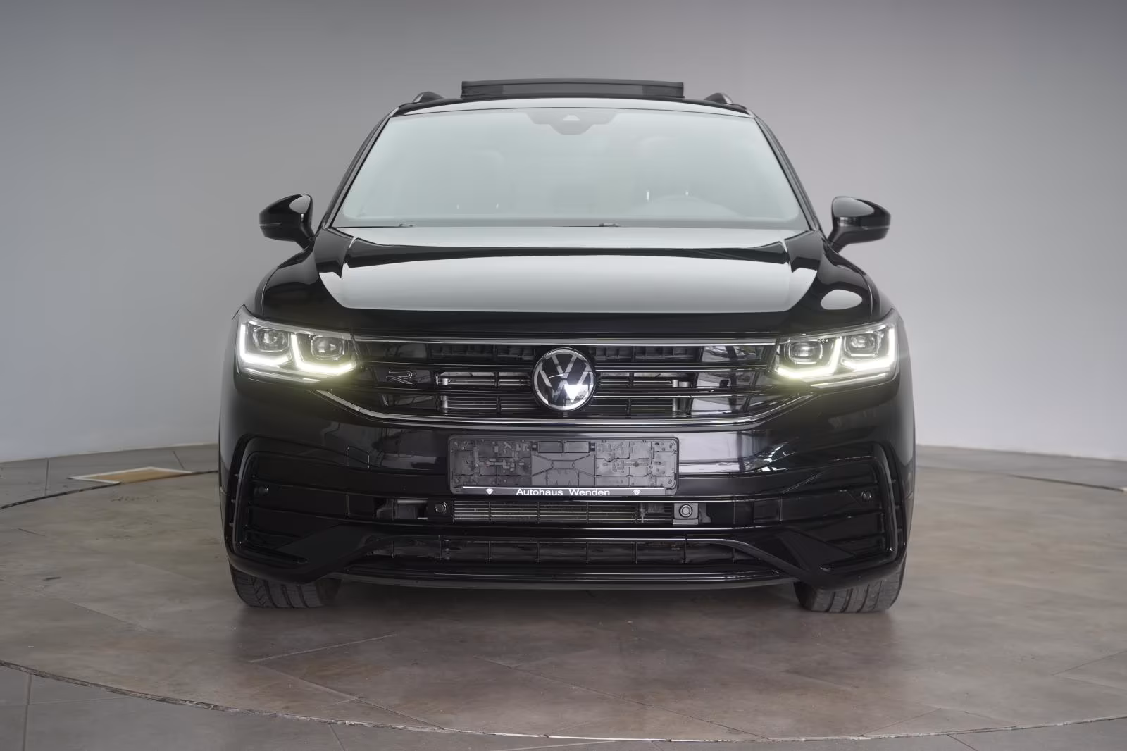 (B-164) Volkswagen Tiguan 2.0 TDI R-Line CarPlay/ACC/Virtual/Pano/A - Image 2