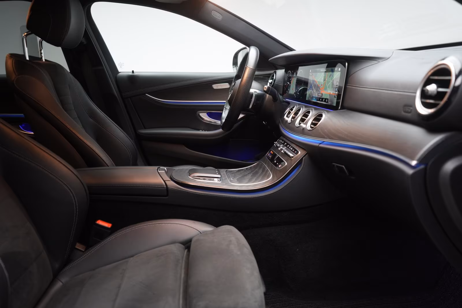 (B-483) Mercedes-Benz(Hybrid) E 300 e T 9G-Tronic AMG Distronic/Kamera/Lane/ - Image 9