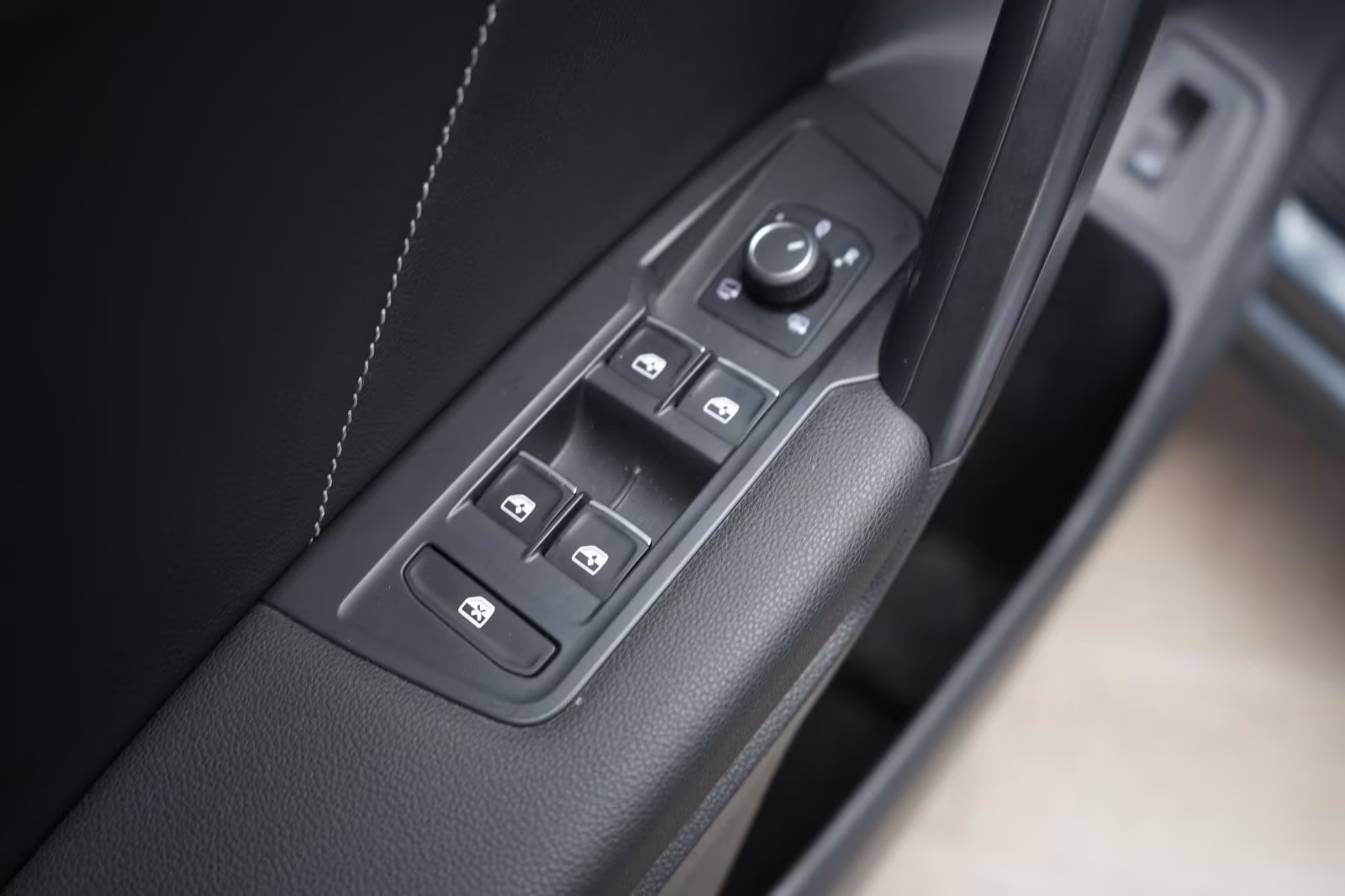 (B-606) Volkswagen Tiguan Allspace 2.0 TSI 4Motion DSG R-Line ACC/K - Image 13