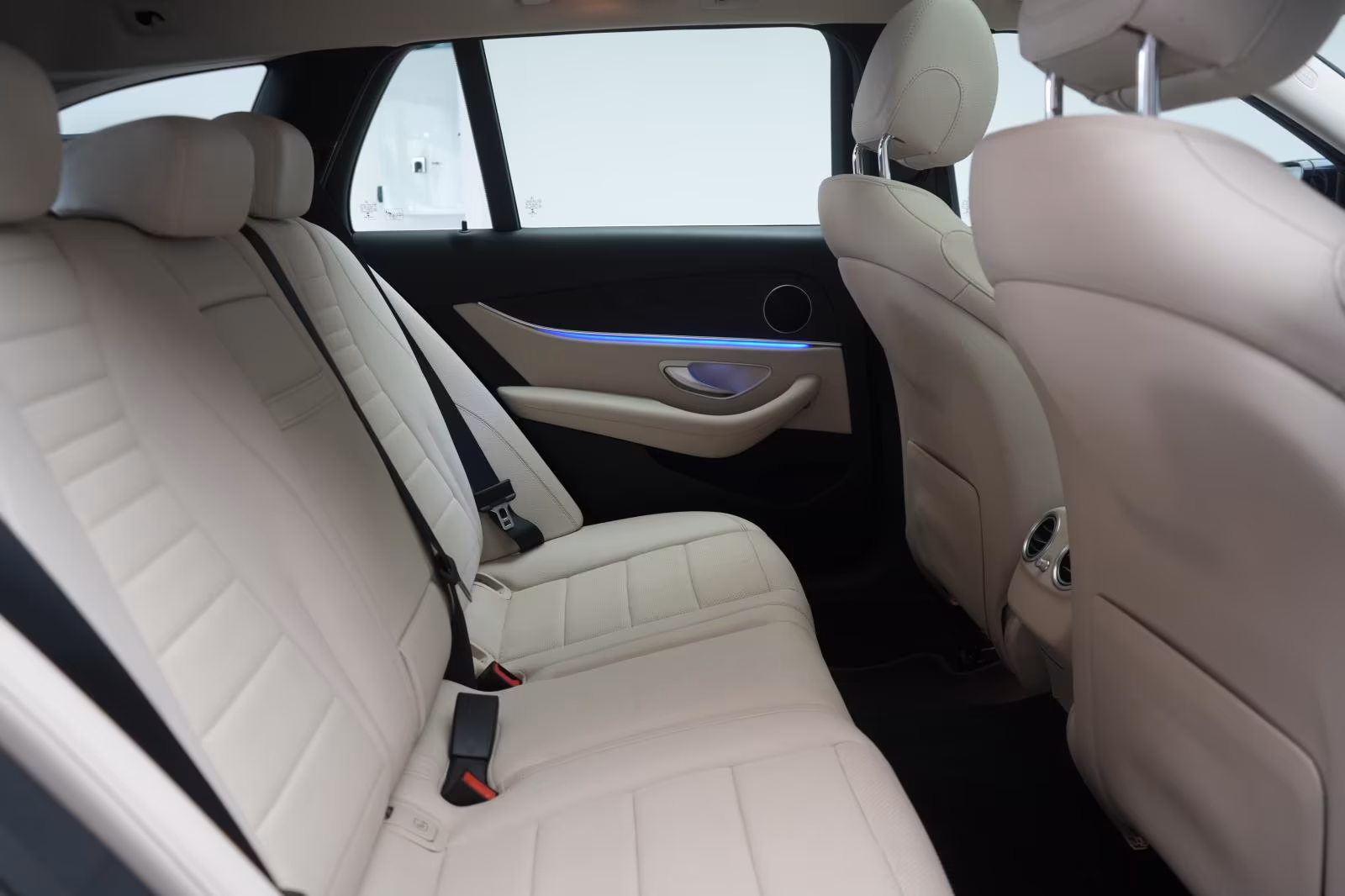 (B-368) Mercedes-Benz(Hybrid) E 300 de 4Matic T 9G-Tronic Avantgarde Distronic - Image 11